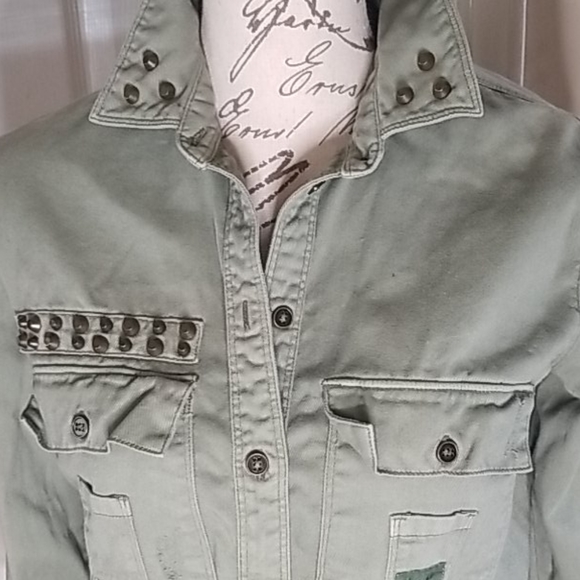 Kendall and Kylie Shirt - Picture 5 of 7